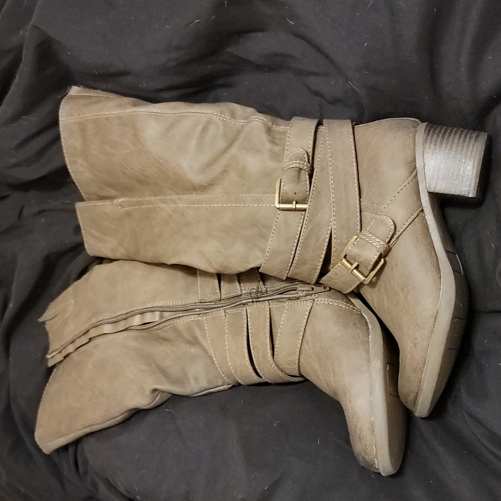 Boots size 7